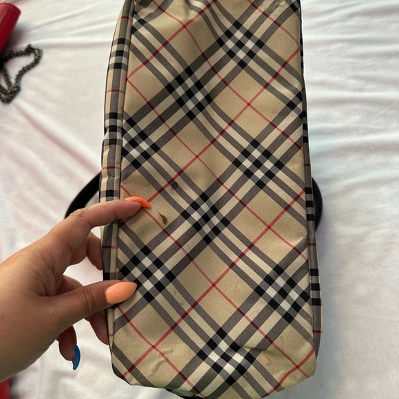Authentic Burberry - Picture 8 of 11
